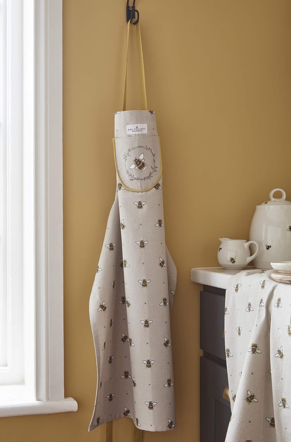Cooksmart Bumble Bees Apron Cooksmart England